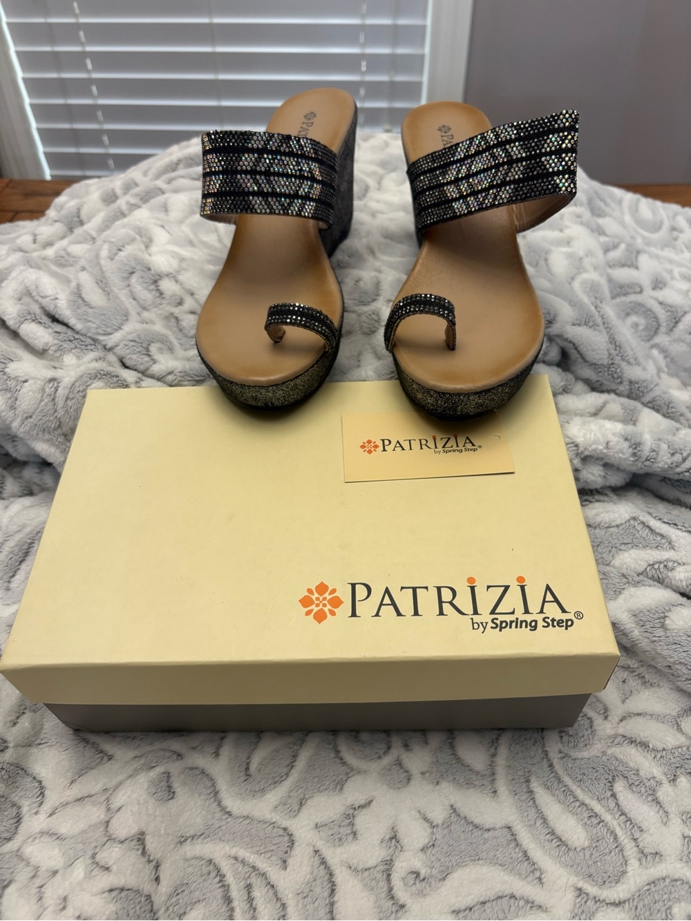 Patrizia Black Glitter Toe-Ring Wedge Sandals sz 41 (US 10)